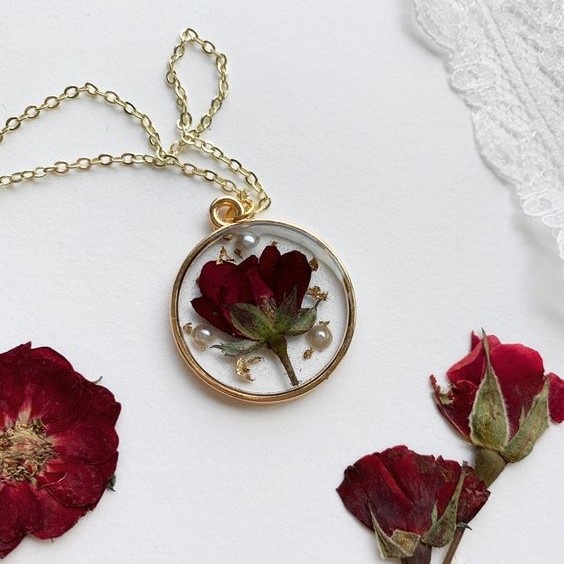 گردنبند رزینی قرمز