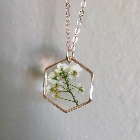 گردنبند رزین 6 گوش