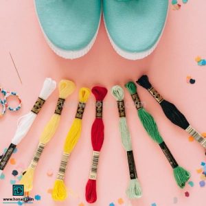 شماره دوزی روی کفش با نخ دمسه