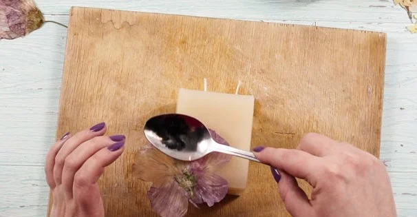 تثبیت کردن گل خشک روی شمع