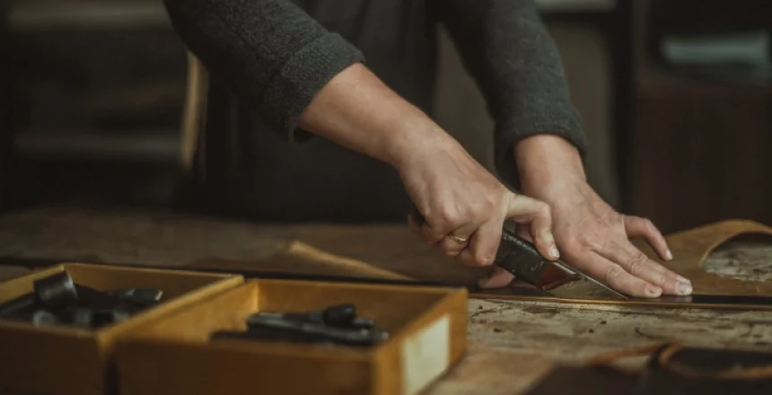 کسب درامد از چرم دوزی در خانه